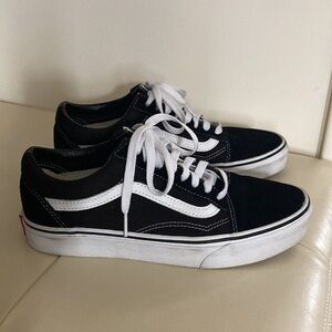 Vans Old Skool Classic Low Black and White Sneakers 9 Skate Shoes Trendy